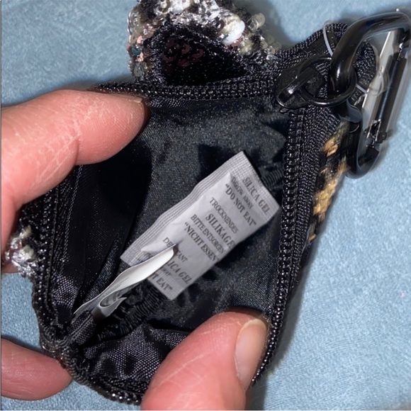 🔥FREE w/Purchase NWT Kitty Cat change purse, scrunchies lipstick, make up holde - Picture 4 of 4